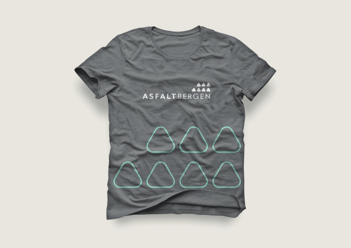 Grå t-skjorte med fjellmønsteret — store mintgrønne konturtrekanter — og Asfalt Bergen-logo